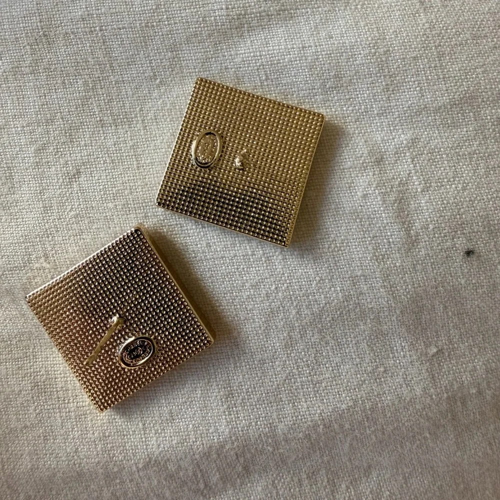 🤍Chanel Vintage CC Square Stud Earrings 🖤 - Picture 4 of 12